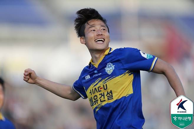 충남아산 주장 손준호(한국프로축구연맹 제공)