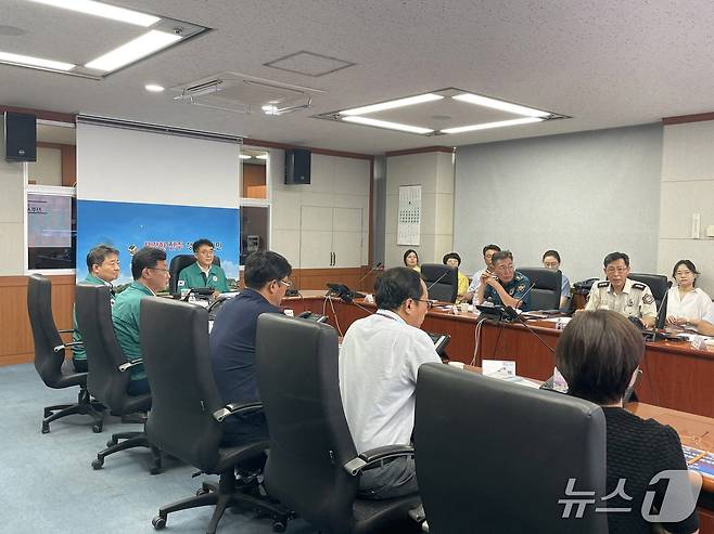 진주시가 지난 1일 ‘8월 축제·행사 안전관리계획’ 심의를 하고 있다(진주시 제공. 재판매 및 DB금지)
