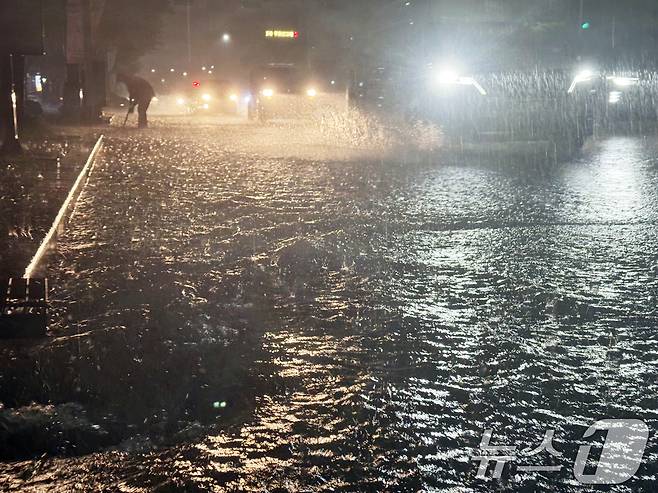 지난 3일 호우경보가 발효 중인 광주시 광산구 운남동 도로. 2025.8.3/뉴스1 ⓒ News1 김태성 기자