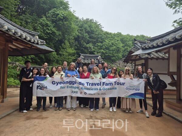 한국민속촌에 방문한 미주, 유럽, 오세아니아 여행관계자 팸투어 모습. /사진-경기관광공사
