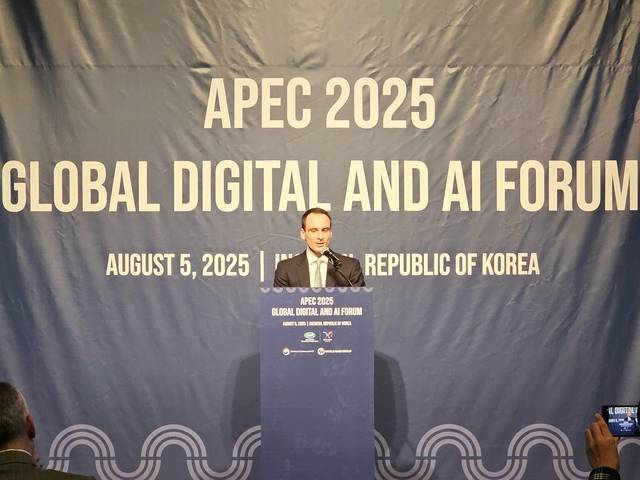 마이클 크라치오스 미 백악관 과학기술정책실장이 5일 인천 쉐라톤 그랜드 호텔에서 열린 ‘APEC 글로벌 디지털·AI 포럼’에서 ‘AI 혁신을 위한 다자이해관계자 간 대화 촉진’을 주제로 키노트 발표를 하고 있다. 팽동현 기자