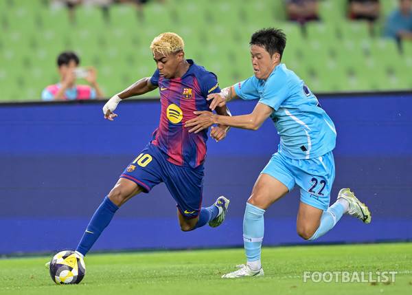 라민 야말(왼쪽, 바르셀로나), 장성원(오른쪽, 대구FC). 서형권 기자