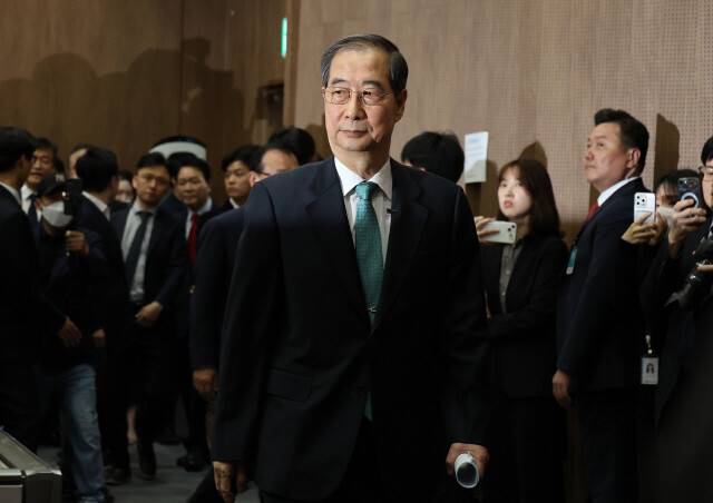 한덕수 전 국무총리가 지난 5월2일 오전 서울 여의도 국회 소통관에서 대통령 선거 출마 선언을 하기 위해 입장하고 있다. 신소영 기자 viator@hani.co.kr