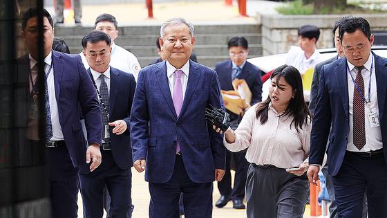 이상민 전 행정안전부 장관이 지난달 31일 오후 구속전피의자 심문(영장실질심사)을 받기 위해 서울 서초동 서울중앙지법으로 출석하고 있다. 장진영 기자