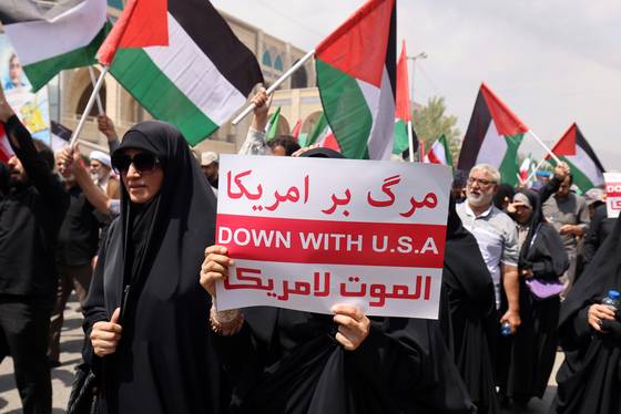 지난달 25일(현지시간) 이란 테헤란에서 가자지구의 영양실조 상황에 항의하는 반이스라엘 시위가 발생했다. EPA=연합뉴스