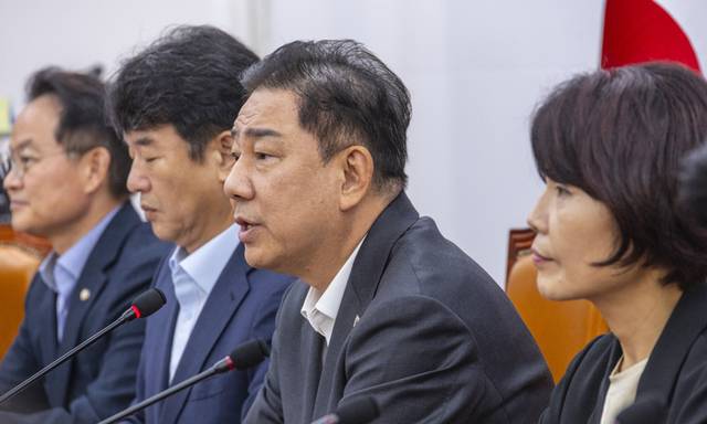 ▲ 더불어민주당 김병기 원내대표가 5일 국회에서 열린 원내대책회의에서 발언하고 있다. 연합뉴스