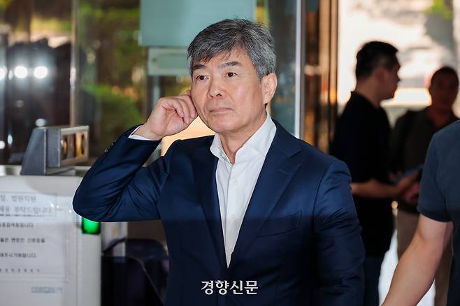 김건희 여사의 최측근이자 계좌를 관리한 인물로 알려진 이종호 전 블랙펄인베스트 대표가 5일 구속전 피의자 심문(영장실질심사)을 받기 위해 서울중앙지법으로 들어서고 있다. 이준헌 기자