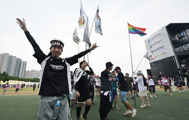 1~3일 인천 송도동 송도달빛축제공원에서 열린 2025 인천 펜타포트 록 페스티벌에서 관람객들이 축제를 즐기고 있다. 인천 펜타포트 록 페스티벌 제공