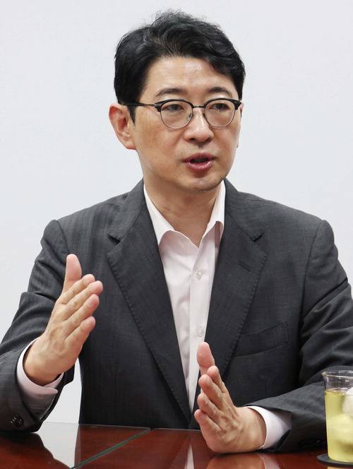국민의힘 당대표 선거에 출마한 주진우 의원이 5일 서울 여의도 국회 의원회관에서 매일경제와 인터뷰하고 있다.  한주형 기자