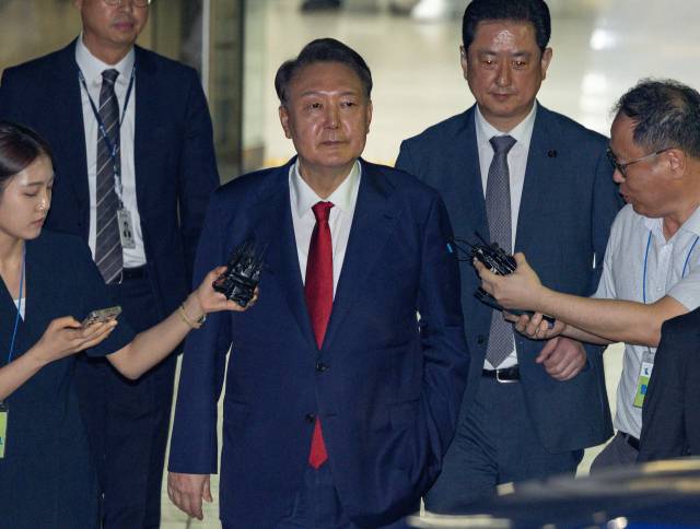 지난달 9일 윤석열 전 대통령이 서울 서초구 서울중앙지법에서 열린 구속 전 피의자 심문(영장실질심사)이 끝난 뒤 법원을 떠나고 있다. (사진=연합뉴스)