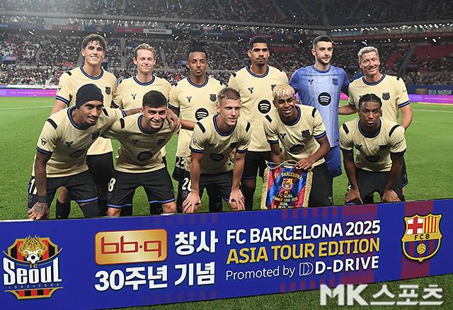 7월 31일 FC 서울과의 친선경기에 선발 출전한 FC 바르셀로나 선수들. 사진=천정환 기자