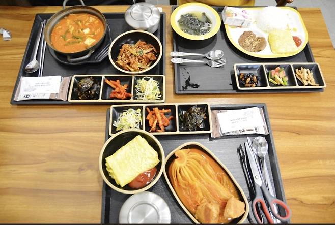 '어린이 정식'을 주문했다가 식당 직원에게 면박을 들었다는 사연과 함께 게재된 사진./사진=온라인 커뮤니티
