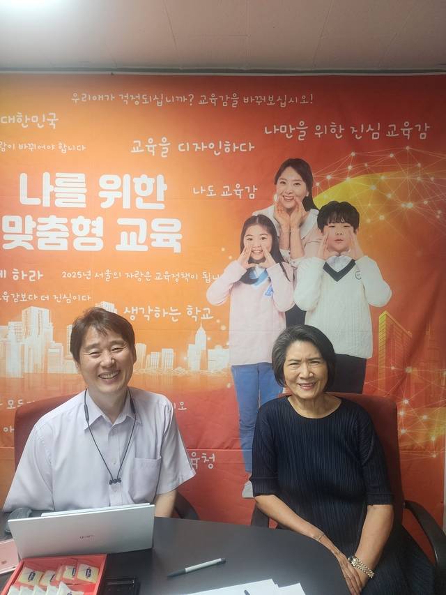 도영심 대사와 아이엠어머더 활동을 함께 하는 김영배(왼쪽) 대한민국사회공헌재단 이사장.