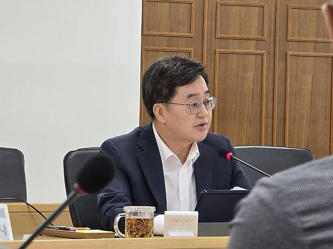 [수원=뉴시스] 박상욱 기자 = 김동연 경기도지사가 5일 경기도청에 열린 현안 대책회의에서 발언하고 있다. 2025.08.05. photo@newsis.com *재판매 및 DB 금지