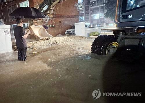 빗물에 잠긴 전남 무안군 [연합뉴스 제공]