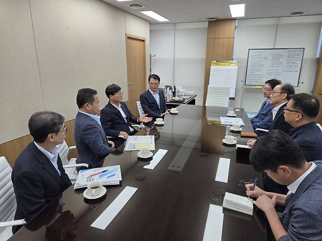 변광용 거제시장이 지난 4일 세종시 지방시대위원회에서 지방시대위원장과 면담을 진행했다. ⓒ거제시