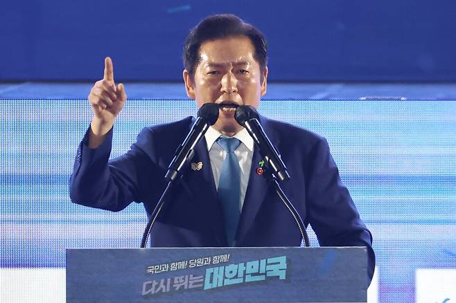 더불어민주당 정청래 신임 당대표가 2일 고양 킨텍스에서 열린 전국당원대회에서 당대표직 수락연설을 하고 있다. ⓒ연합뉴스