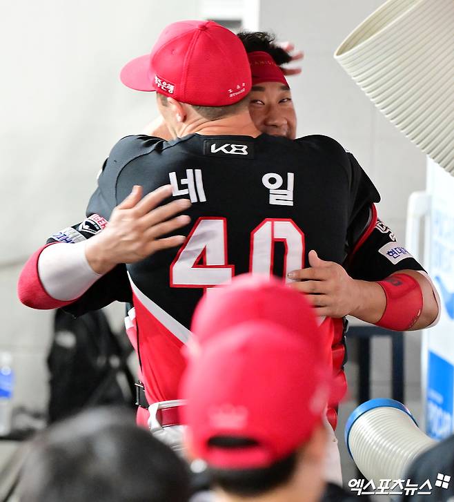 KIA 타이거즈 에이스 제임스 네일이 5일 부산 사직야구장에서 열린 2025 신한 SOL Bank KBO리그 롯데 자이언츠와의 팀 간 13차전에 선발등판, 6이닝 무실점 호투로 팀 승리를 이끌었다.