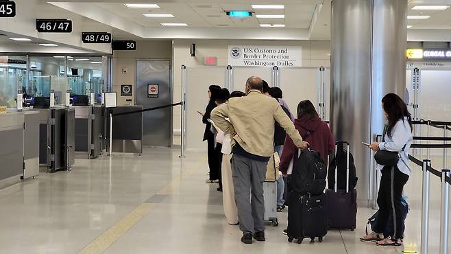 미국 덜레스 국제공항 입국 심사대 [연합뉴스 자료사진]