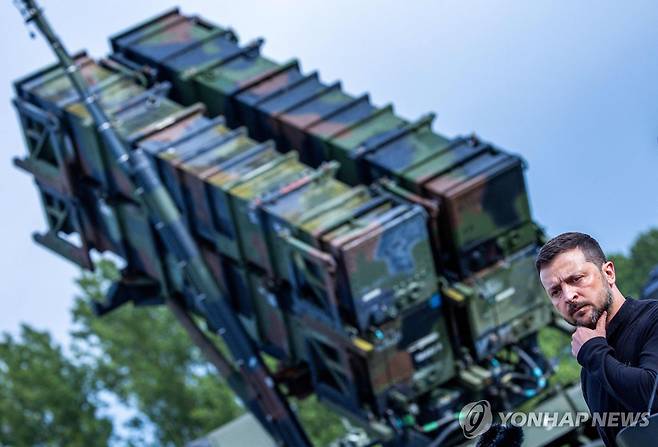 젤렌스키 대통령과 패트리엇  [AFP 연합뉴스 자료사진. 재판매 및 DB 금지]