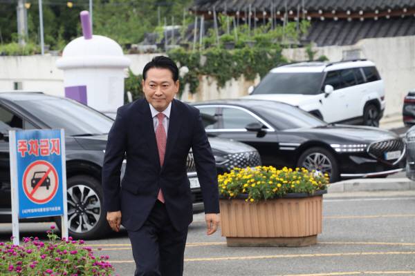 장동혁 국민의힘 당대표 후보가 박정희 생가를 방문하고있다.이봉한기자
