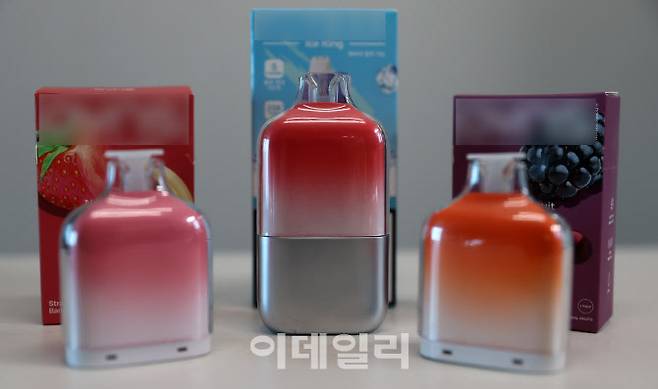 전자담배 상점에 진열된 액상형 전자담배. (사진=방인권 기자)