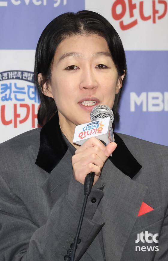 17일 오전 서울 스탠포드호텔에서 MBC에브리원·MBN '다 컸는데 안 나가요' 제작발표회가 열렸다. 전민경PD, 홍진경, 하하, 남창희, 신정윤, 지조, 동우, 황성재가 참석했다.?박세완 엔터뉴스팀 기자 park.sewan@jtbc.co.kr (콘텐트비즈니스본부)