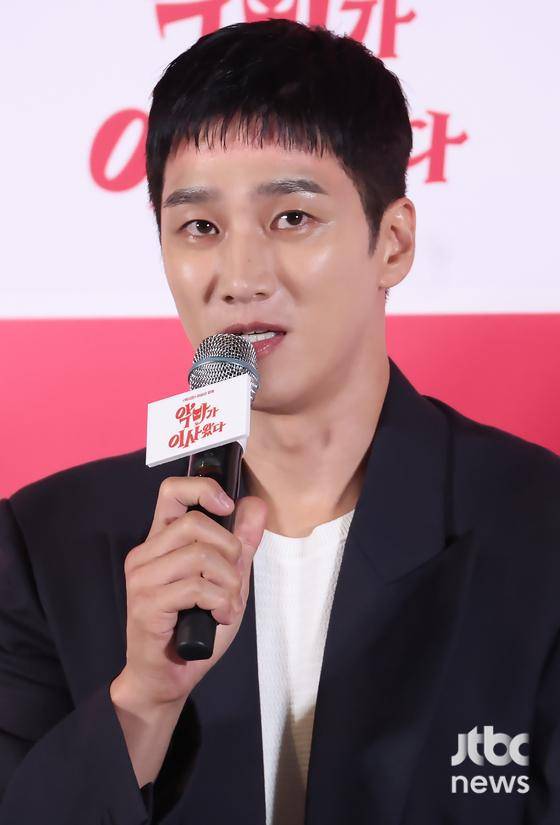 6일 오후 서울 용산CGV 아이파크몰에서 영화 '악마가 이사왔다' 언론시사회가 열렸다. 이상근 감독과 배우 임윤아, 안보현, 주현영이 참석했다. 박세완 엔터뉴스팀 기자 park.sewan@jtbc.co.kr