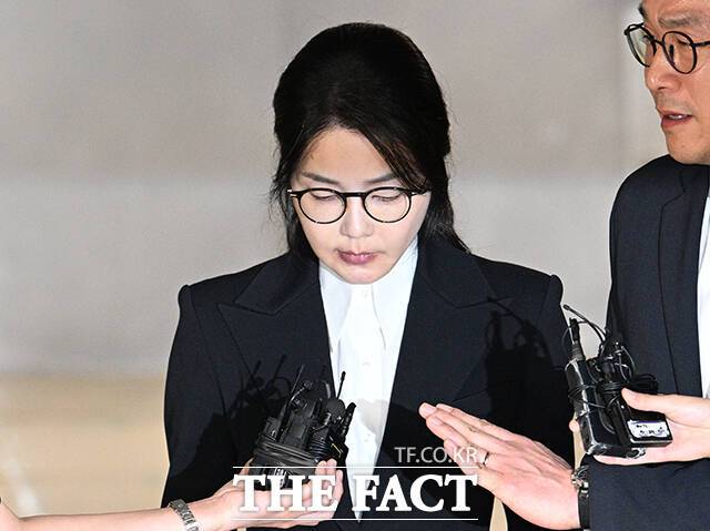 김건희 여사 연루 의혹을 수사하는 민중기 특별검사팀의 피의자 조사에 출석한 김 여사가 출석 10시간 30분여 만에 귀가했다. /박헌우 기자