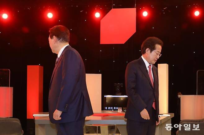 2021년 당시 국민의힘 제20대 대선 경선후보자 토론회에 참석한 윤석열 전 대통령과 홍준표 전 대구시장(오른쪽). 신원건 기자 laputa@donga.com
