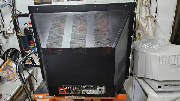 간이 조립을 하고 아지트로 이동