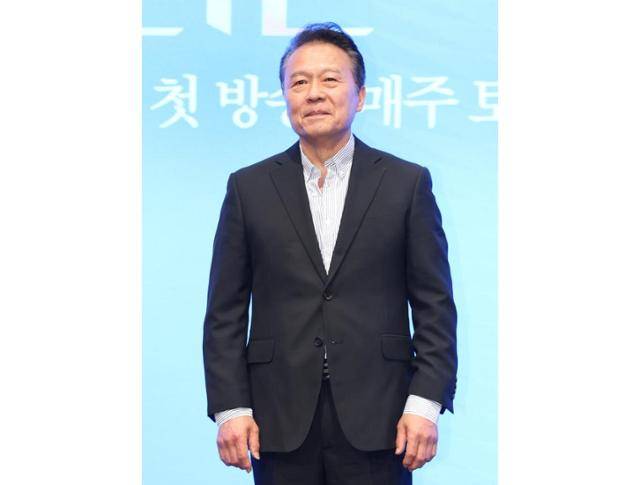 6일 서울 구로구에 위치한 더세인트 그랜드 볼룸 홀에서는 KBS2 '화려한 날들' 제작발표회가 열렸다. 행사에는 감독 김형석과 배우 정일우 정인선 윤현민 천호진 이태란 신수현 손상연 박정연이 참석해 작품에 대한 이야기를 나눴다. 뉴스1