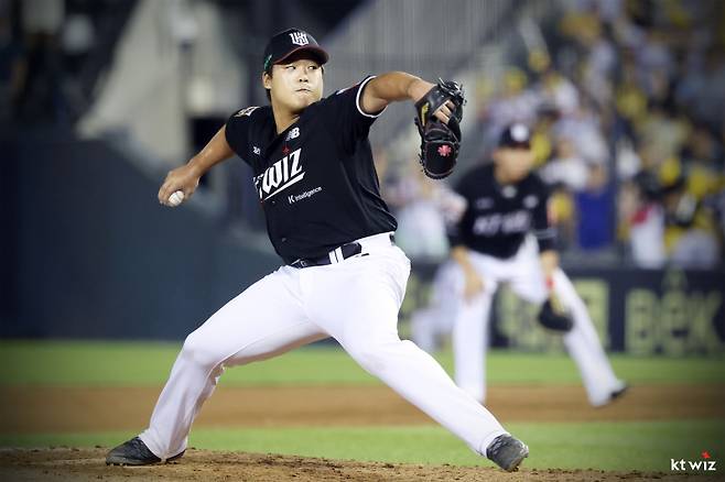 <yonhap photo-6273="">7월 31일 잠실 LG전에서 깜짝 등판한 KT 강백호. KT 위즈 제공</yonhap>