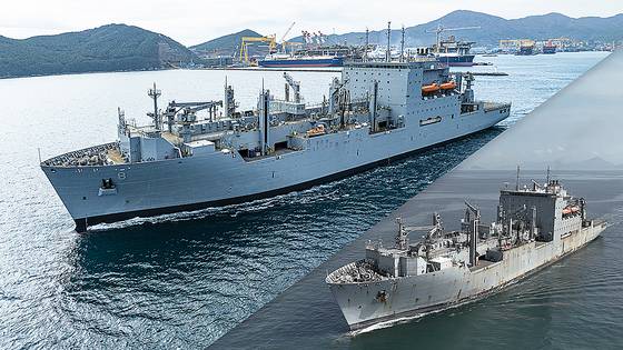 한화오션이 지난해 6월부터 올해 3월까지 유지·보수·정비(MRO)한 미 해군 7함대 소속 '윌리 쉬라호'가 정비를 마치고 지난 3월 13일 경남 거제 한화오션 사업장을 출항하고 있다. 오른쪽 아래는 지난해 9월 입항 당시 모습. 사진 한화오션