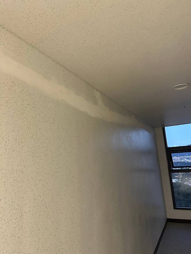 균열 보수를 마친 모습.  /사진=현대건설