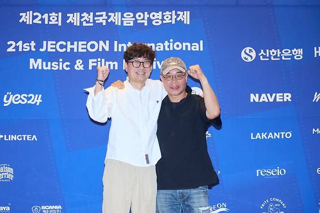 제21회 제천국제음악영화제 집행위원장인 장항준 영화감독(왼쪽)과 이명세 감독. 제천국제음악영화제 제공