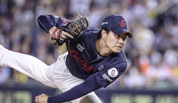 롯데 마운드의 미래로 성장하는 홍민기.  롯데 자이언츠 제공