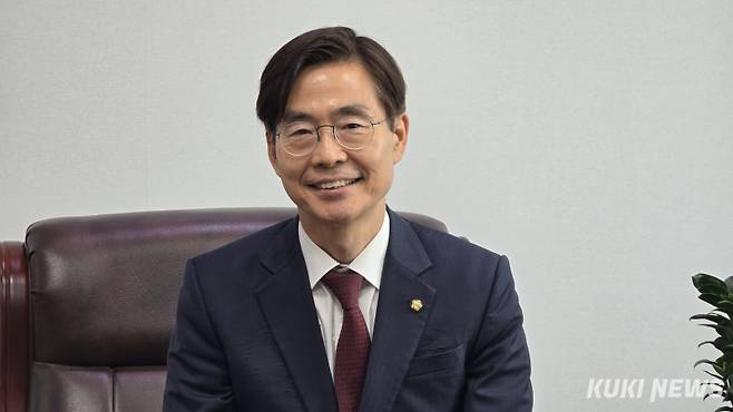 5일 국민의힘 전당대회에 출마한 조경태 의원이 쿠키뉴스와 인터뷰를 하고 있다. 임현범 기자
