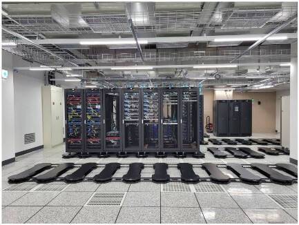 학국교육학술정보원 재해복구센터에 설치된 면진테이블 포가드. ㈜동성이엔지 제공