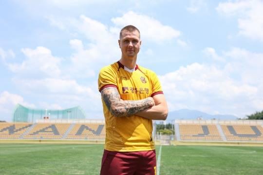 광주 유니폼을 입은 공격수 홀름베르트 프리드욘슨. 사진[연합뉴스]