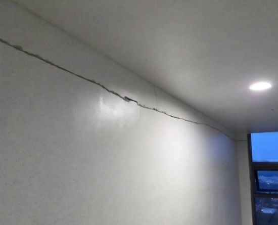 올림픽파크포레온 벽면 균열. (사진=온라인 커뮤니티 갈무리)