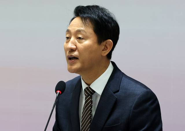 오세훈 서울시장이 지난달 16일 서울시청에서 열린 ‘민선 8기 3주년 기자간담회:가열차게 일상혁명’에서 인사말을 하고 있다.  연합뉴스