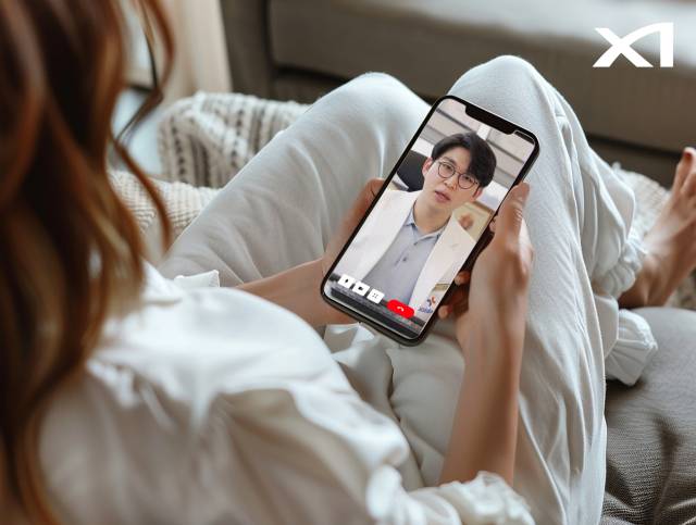 자이홈에 연동된 솔닥을 통해 비대면 진료가 진행되는 모습. 사진 제공=GS건설