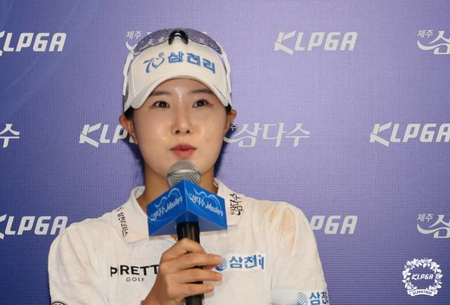 기자회견을 하고 있는 고지우. 사진 제공=KLPGA