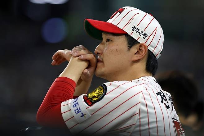 ▲ KIA 불펜이 재정비를 마칠 때까지 시간을 벌어줘야 하는 막중한 임무를 맡은 전상현 ⓒKIA타이거즈