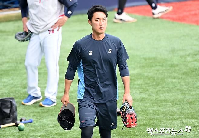 롯데 자이언츠 베테랑 내야수 노진혁이 6일 부산 사직야구장에서 열리는 2025 신한 SOL Bank KBO리그 KIA 타이거즈와의 팀 간 14차전에 앞서 올해 처음으로 1군 엔트리에 등록됐다. 사진 엑스포츠뉴스