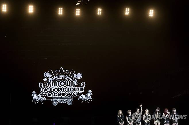 2012년 미국 캘리포니아에서 열린 SM타운 월드투어 콘서트 현장 [EPA 연합뉴스 자료사진. 재판매 및 DB 금지. 기사내용과 직접 관련 없음]