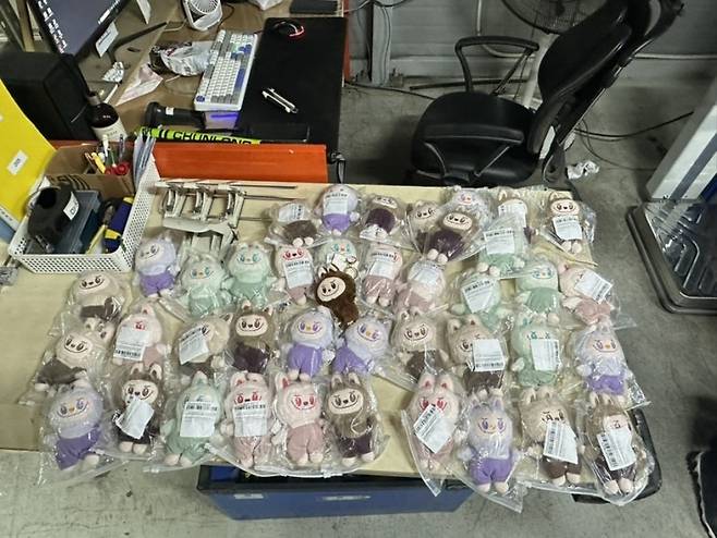 세관에 적발된 라부부 위조 의심 제품 [관세청 제공. 재판매 및 DB 금지]
