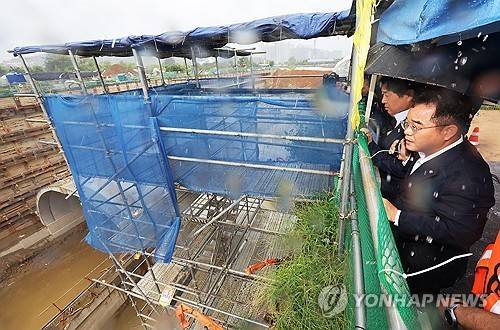 작업자가  의식불명에 빠진 사고가 발생한 포스코이앤씨 고속도로 건설 공사 현장 [연합뉴스 자료사진]