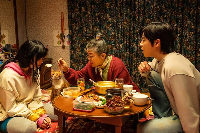 영화 ‘좀비딸’의 한 장면(사진=NEW)